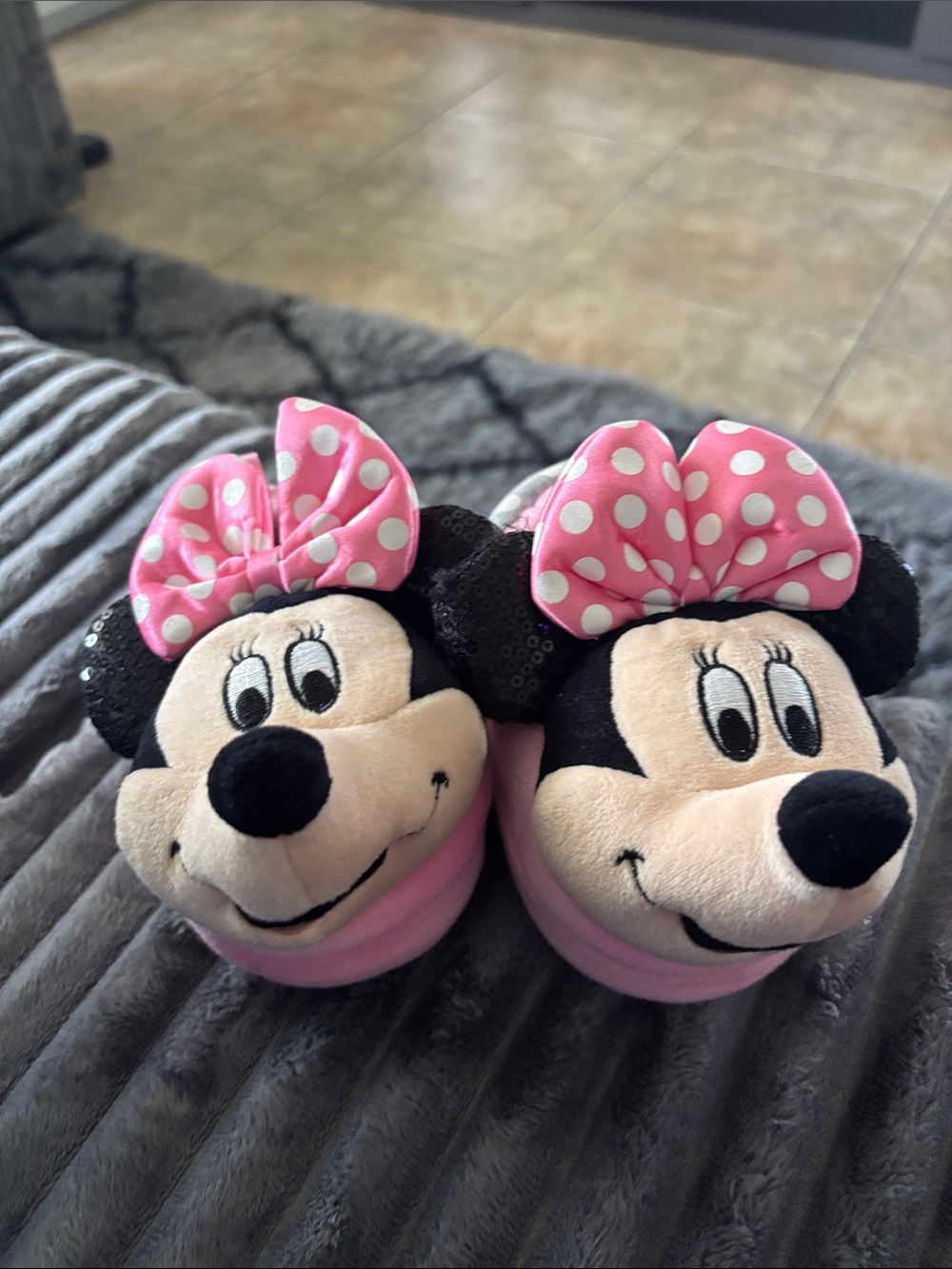 Disney Minnie Mouse Kids Plush Slippers - Pink and Black